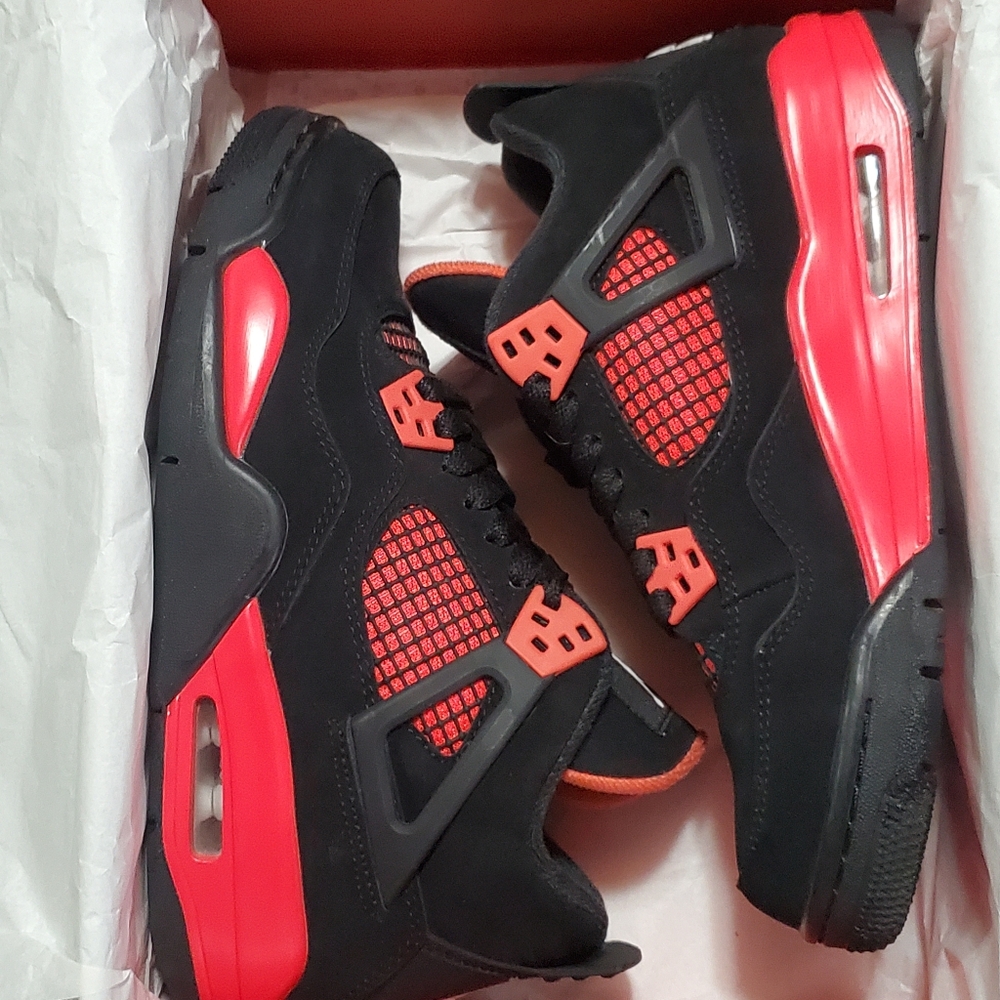Air Jordan Retro 4s (GS)- Red Thunder. Size Youth 6 In Original Box Only Worn 2x